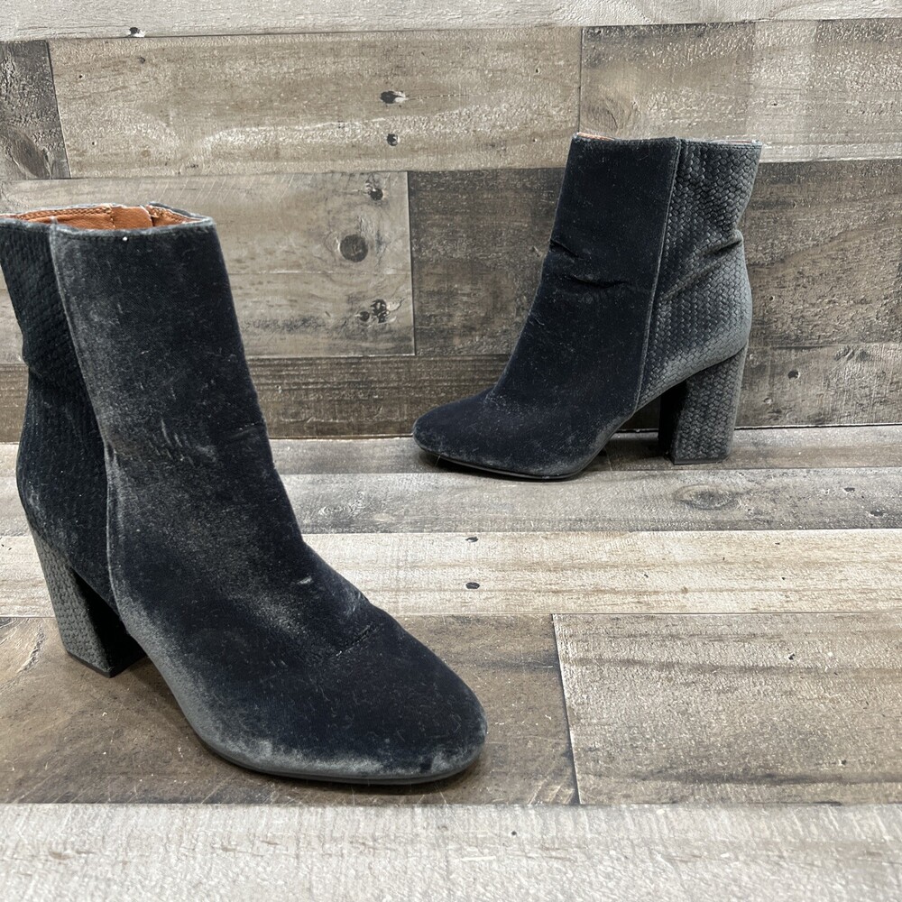 Lucky brand heeled Boots Side Zip Gray Faux Velvet womens size 9.5 M